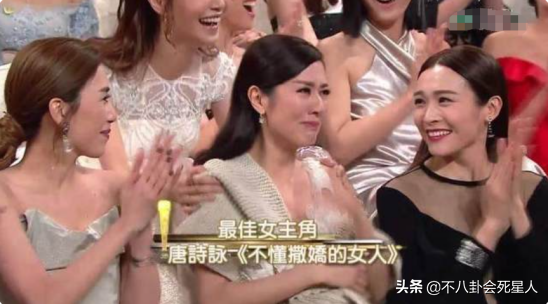 盘点了近10年的TVB后，胡定欣相继出门，蔡思贝神采飞扬。