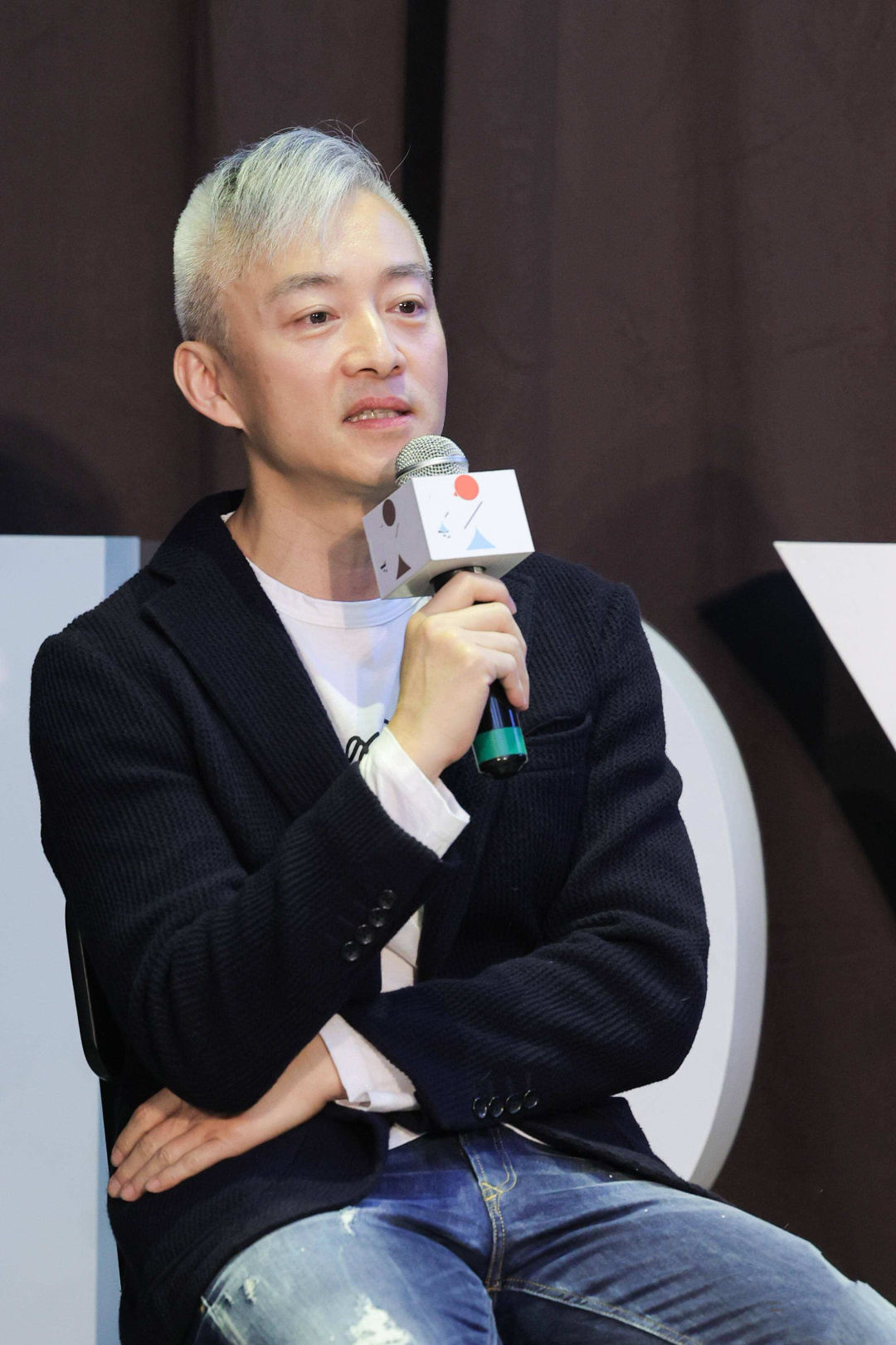 至今未婚的8位央视主持人，最大的61岁最小的33岁，个个才华横溢