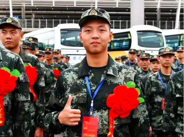 2022大学生入伍政策，5类人失去当兵资格，条件再好也不行