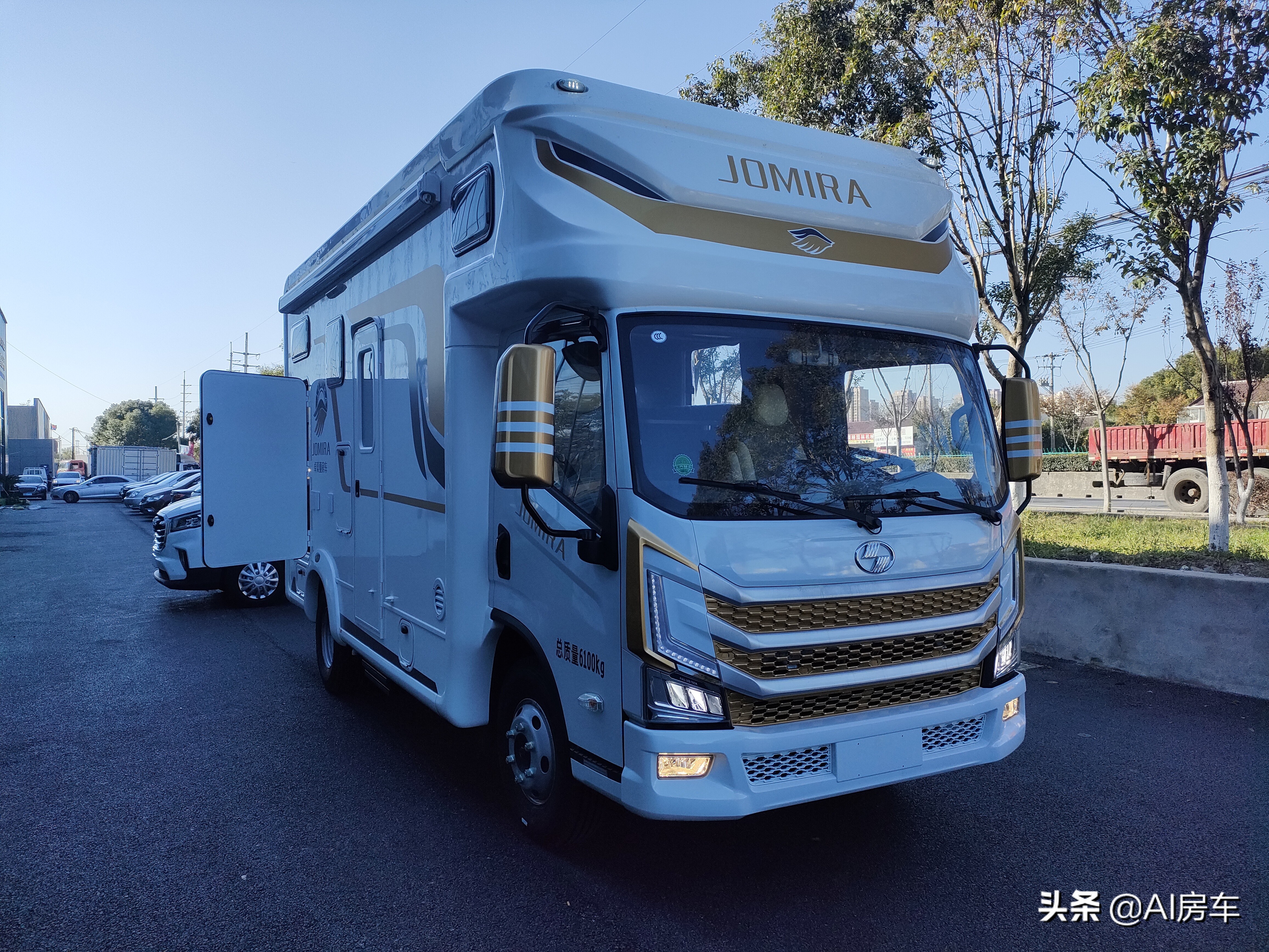 48v电 3.0t动力,有双冰箱,电动床,实拍轻松跑川藏的卓美亚房车