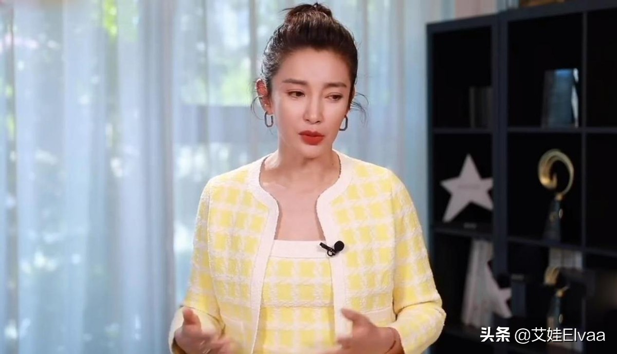 李冰冰成香港回归晚会大赢家，穿套装美成央视脸，新造型彻底封神