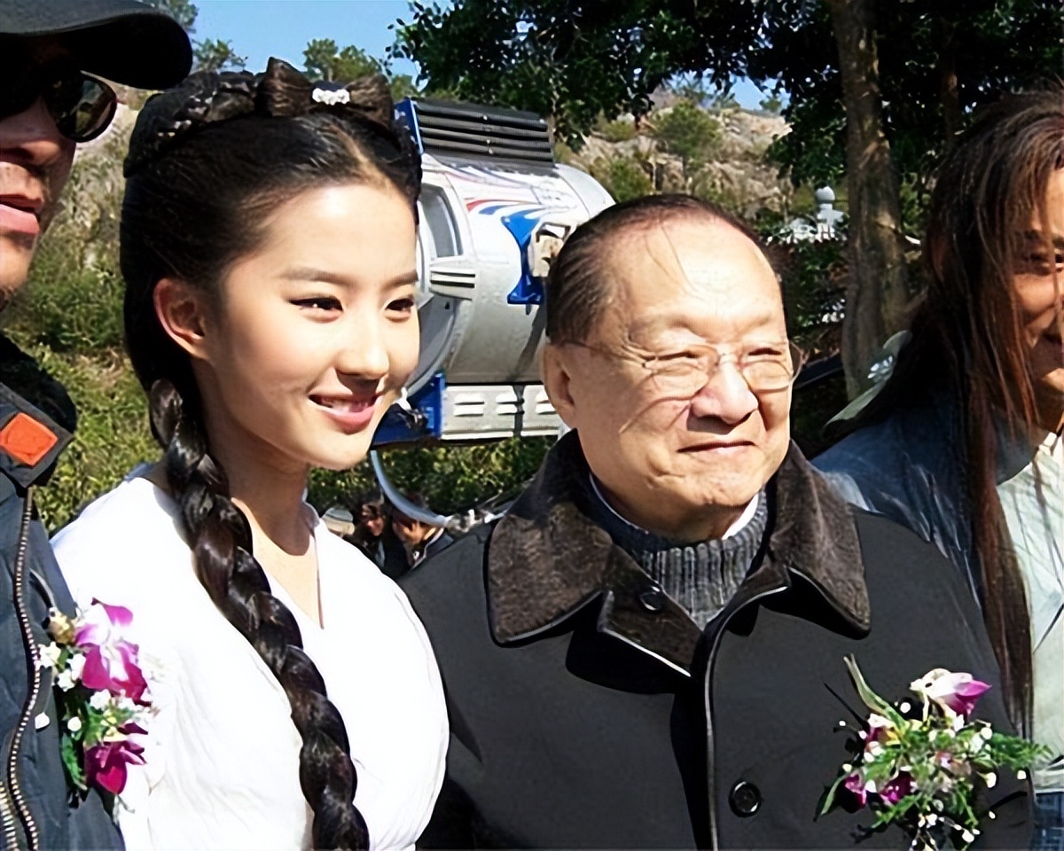 女明星十几岁的“少女之美”，干净清淡、浑然天成，我出不去了