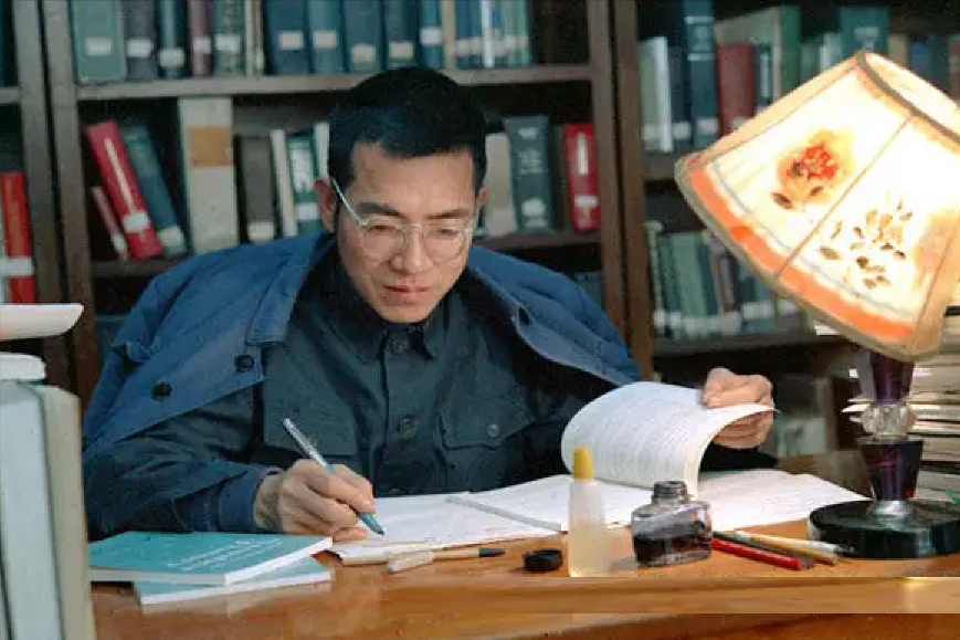 16岁考入985大学，终身研究一个数学公式，如今每个月领400元低保