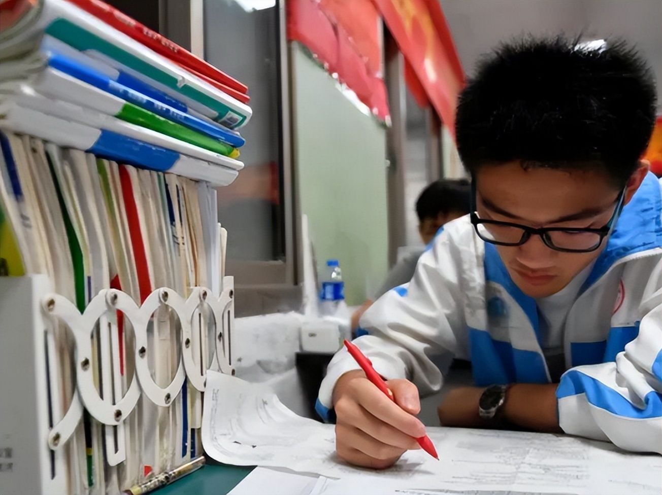 2022有望迎来“高考”小年？分数线可能会下降，考生注意谨慎报考