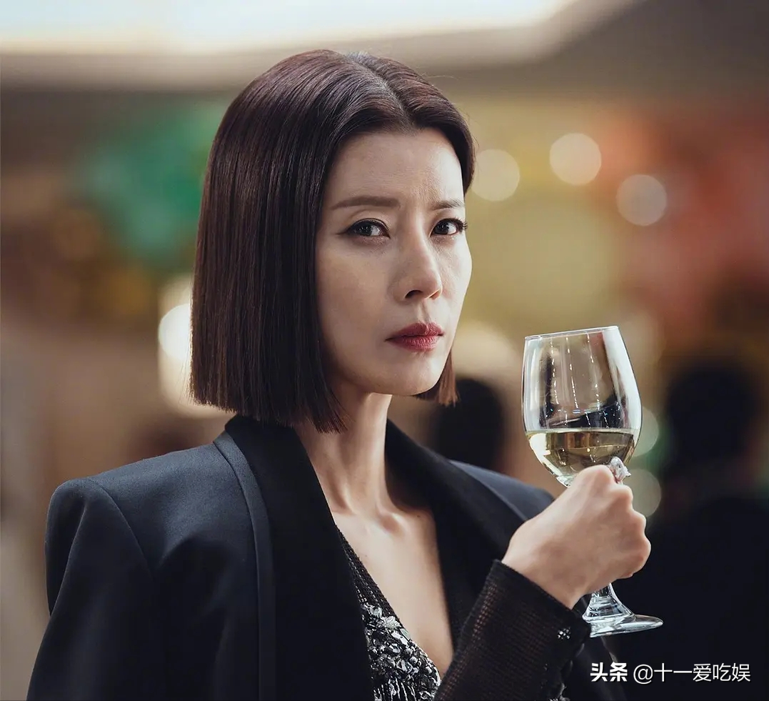 《夏娃》中的柳善：演技气场压倒女主徐睿知，让人流连忘返