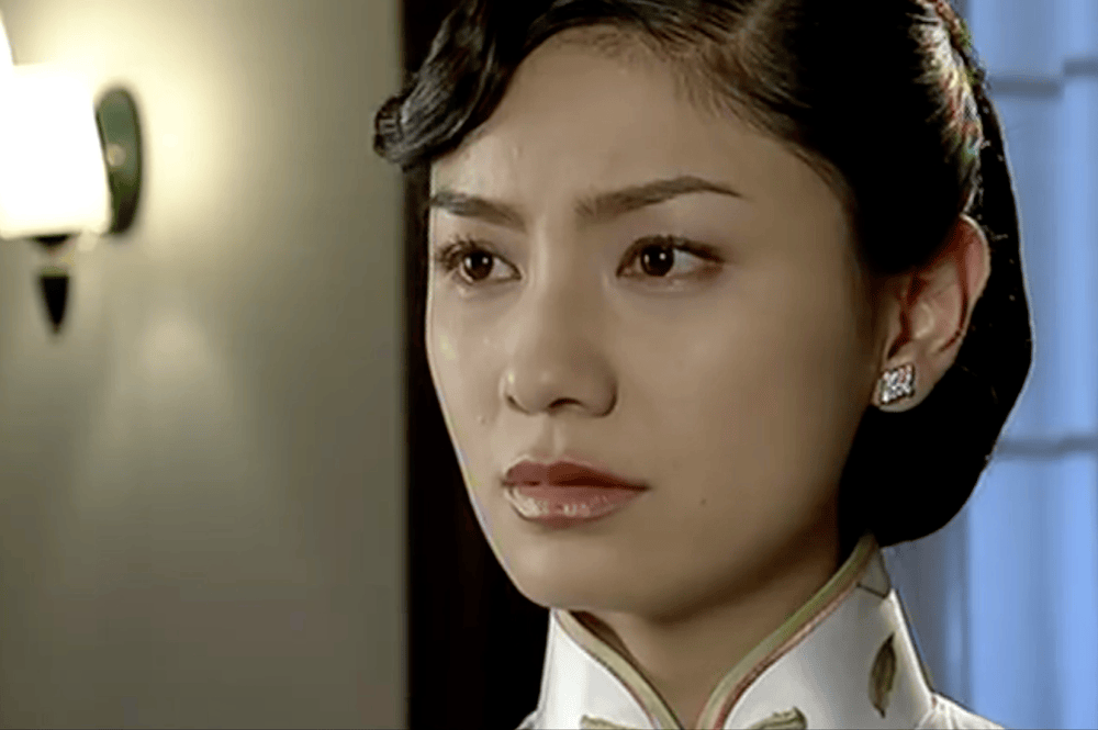 许叔惠拉起石翠芝的手,想要重修旧好,石翠芝拒绝了,她很快回归到理性