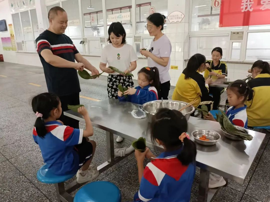 我爱中国节，端午名粽香——记黄龙溪学校劳动教育主题实践活动