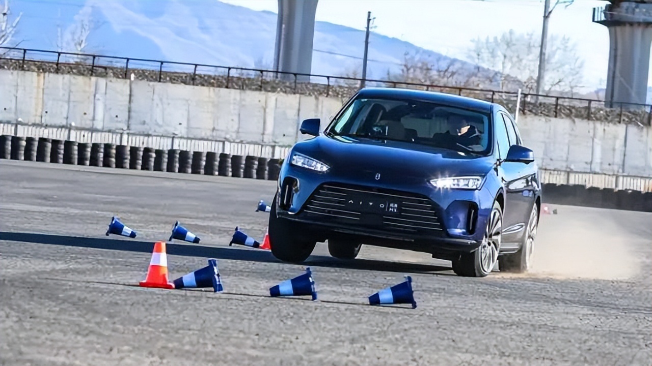 元PLUS月销过万，摩卡DHT-PHEV起飞失败，电动路上几家欢喜几家愁