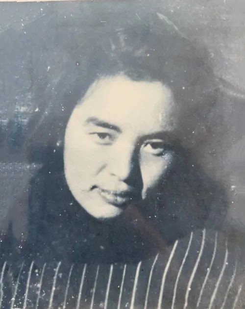 40年，一名穿旗袍的国军女中尉被我军俘获，她却说：快带我见叶飞