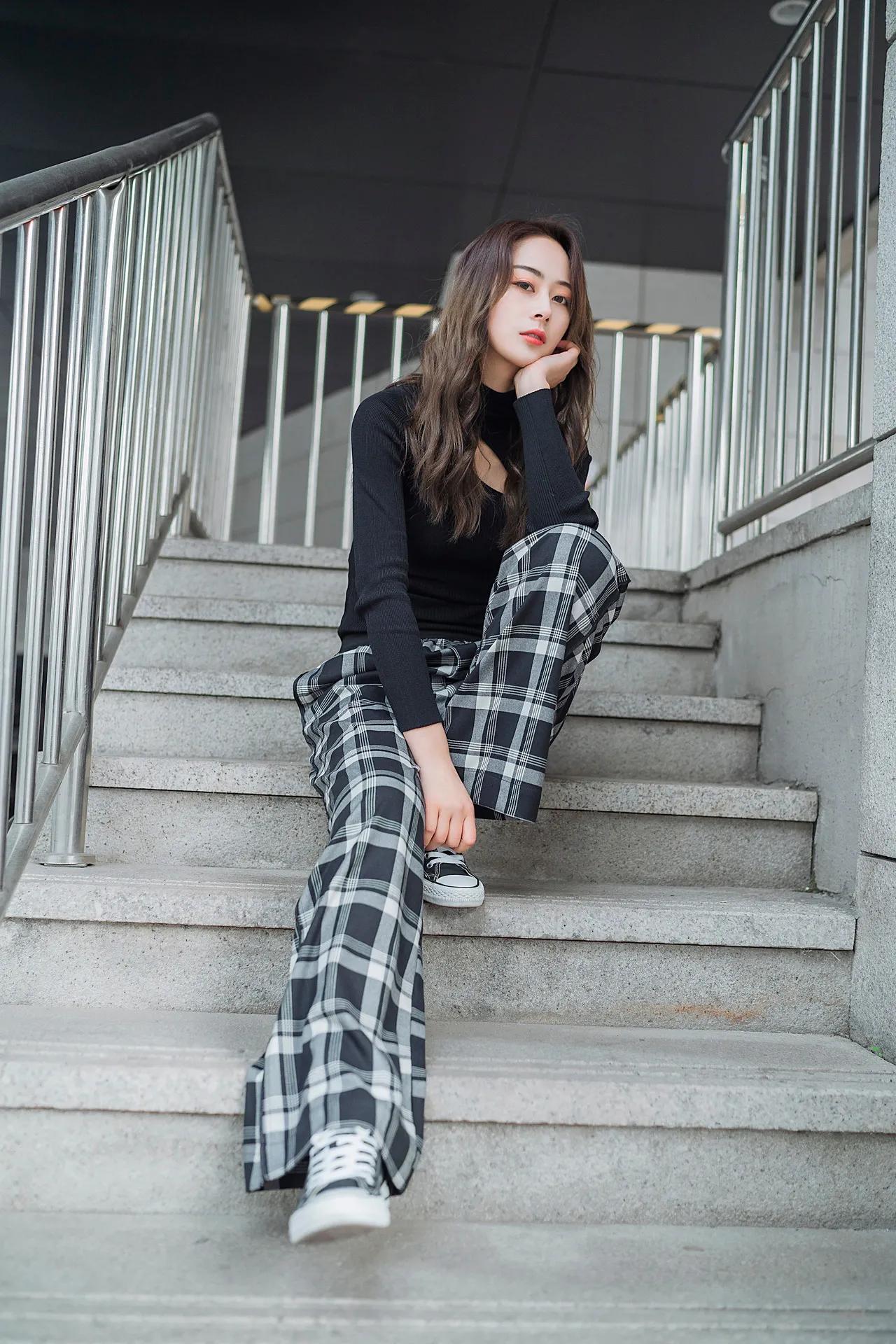 格子裤子土掉渣，错那是你不会穿，这样的混搭才是英伦格子裤