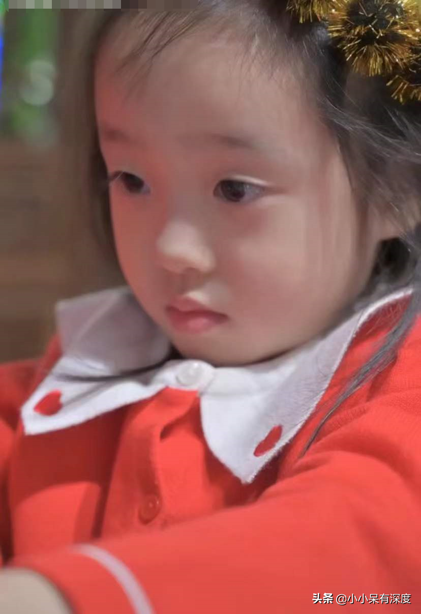 杨威晒照片，哇，小萌娃长成帅哥了！杨阳洋对双胞胎妹妹，特别好