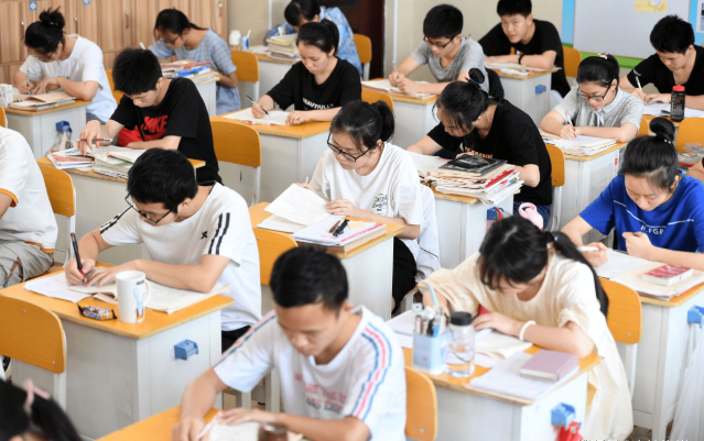 高考录取率已达八成以上，为何普高学生却吐槽，上个二本都很难？
