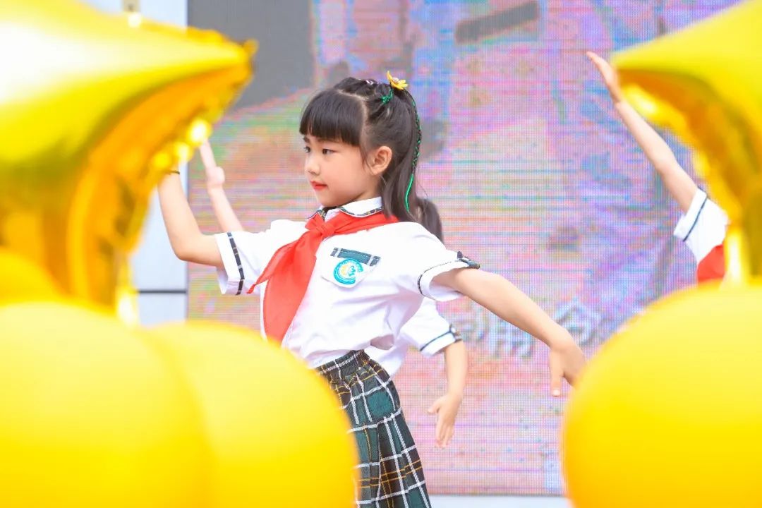 四川天府新区南湖小学举行2021级首批新队员入队仪式