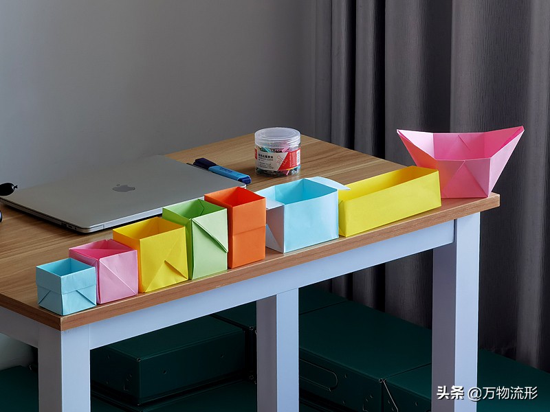 一张A4纸的折纸方法，折叠成八种桌面小收纳盒
