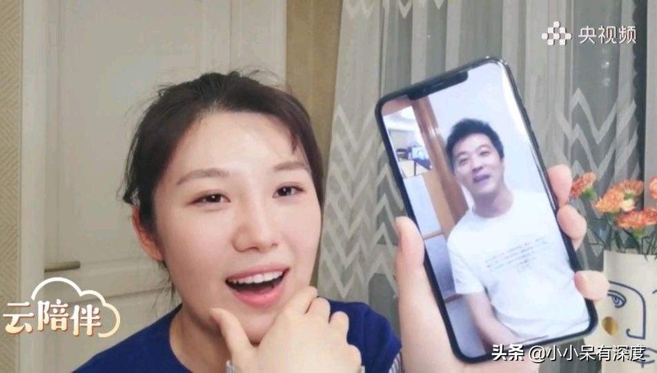 郑子可进入央视后进步明显，气质素养都不错，给人耳目一新的感觉