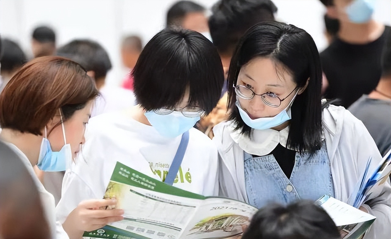 2022年高校综合实力最新排名，浙大位列第三，哈工大进步明显