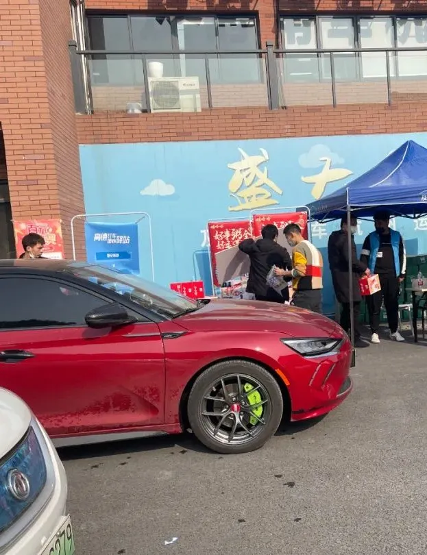 司机关怀 | 及时用车暖心驿站贴车贴，好事“粥”全 好运“莲”连