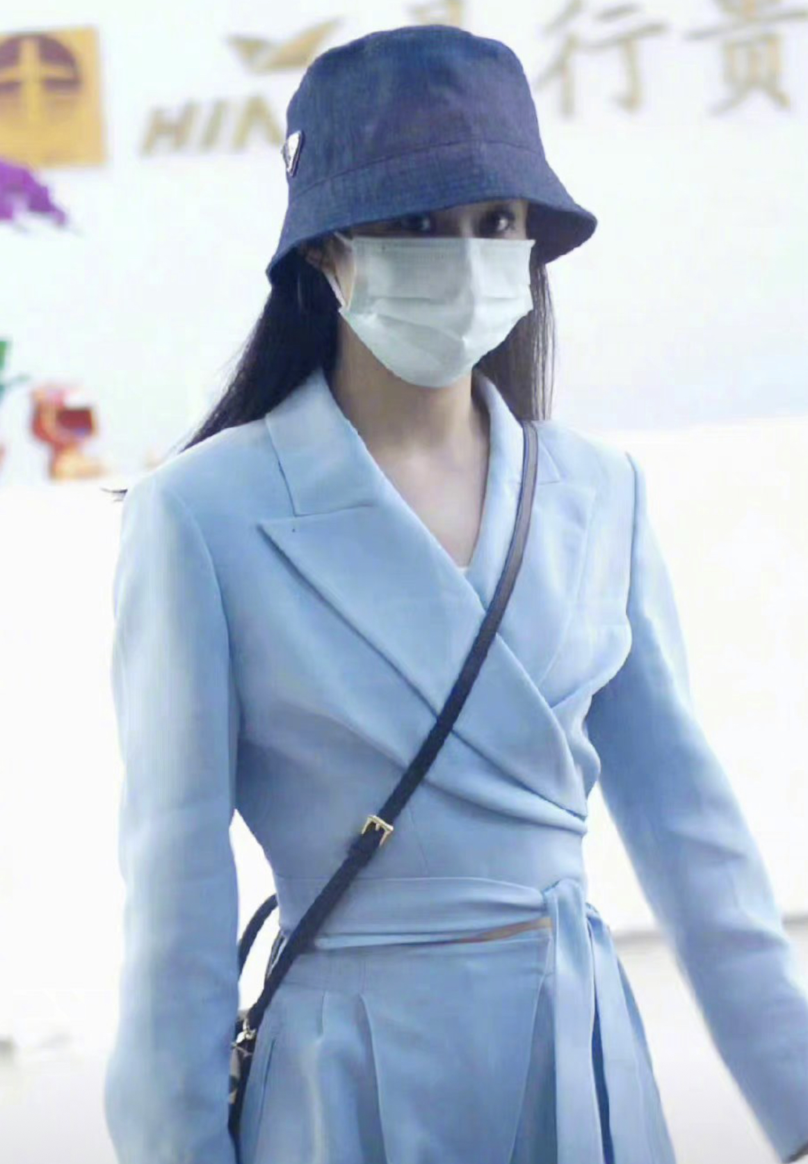 赵丽颖成河北影视协会副主席！穿千元衣气质佳，与央视名嘴似姐妹