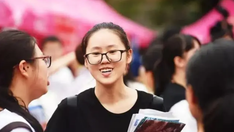 大学一本二本三本是什么意思？它们之间有哪些区别？看完涨知识了