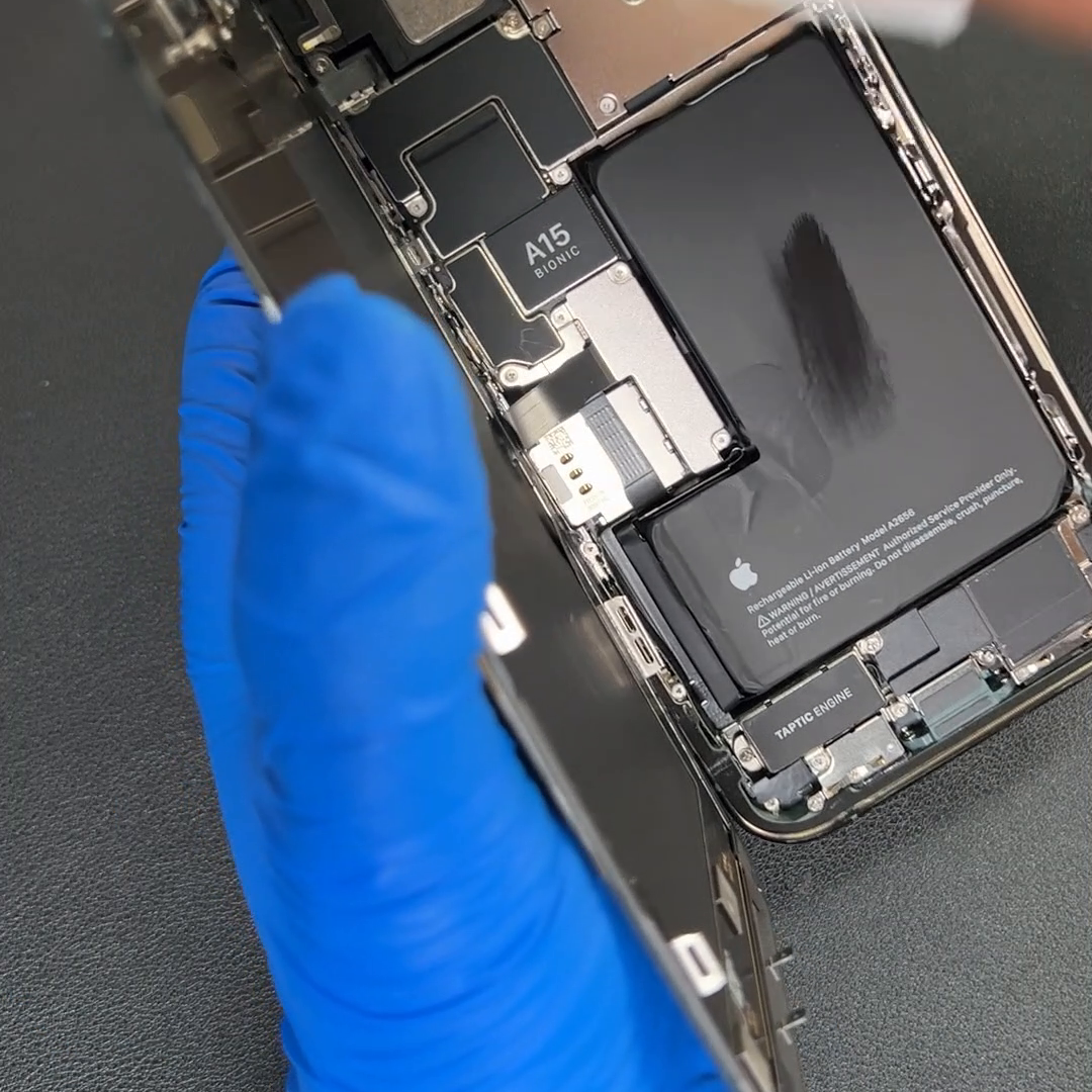 iPhone13Pro墨绿色同时更换后壳液晶修复沉浸式维修过程