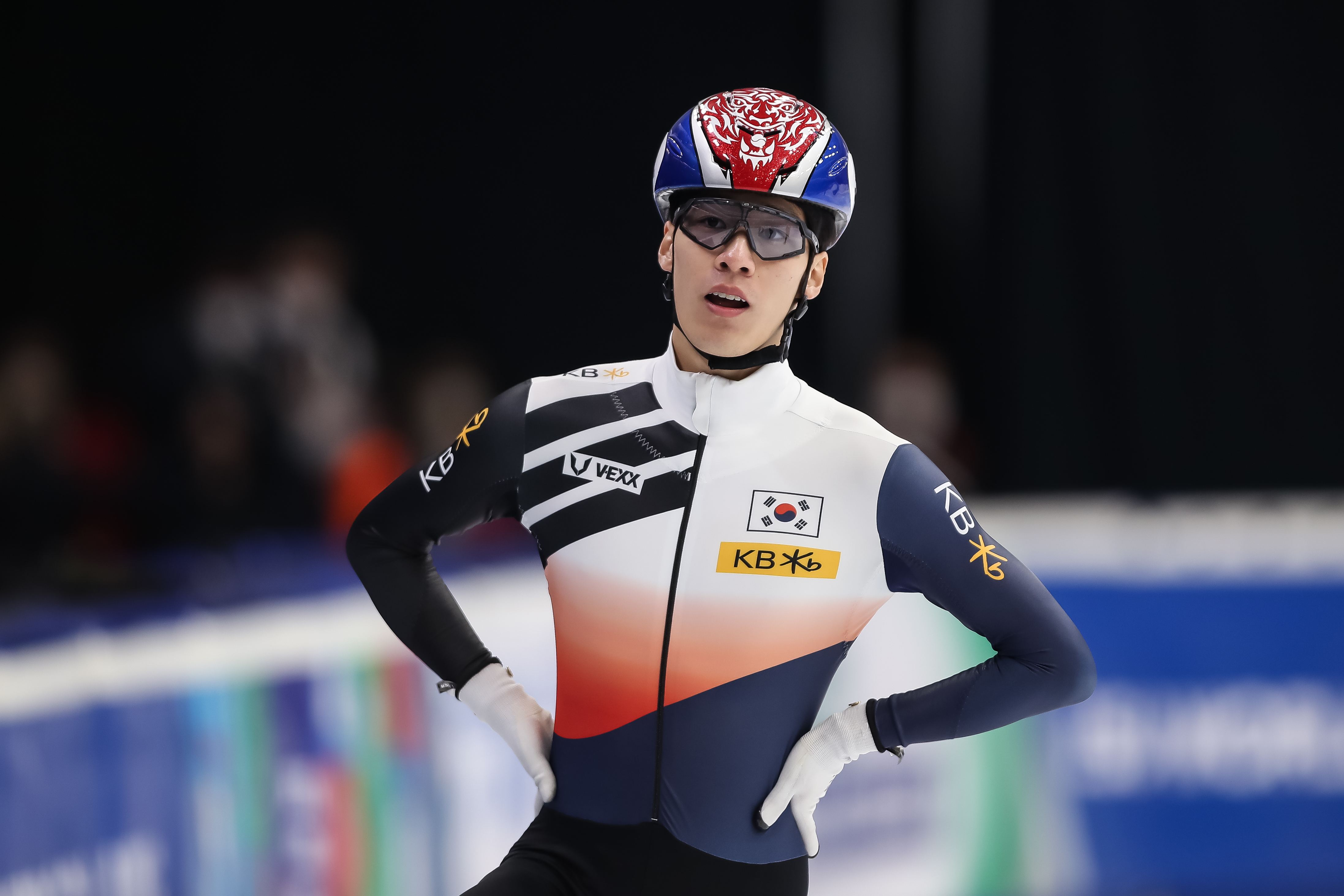 韩日世界杯韩国为什么很脏(运动员犯规"下黑手",教练当场打裁判,韩国