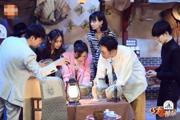 让人舔脚趾，当众凌辱学员，盘点那些令你难以想象的明星恶臭行为