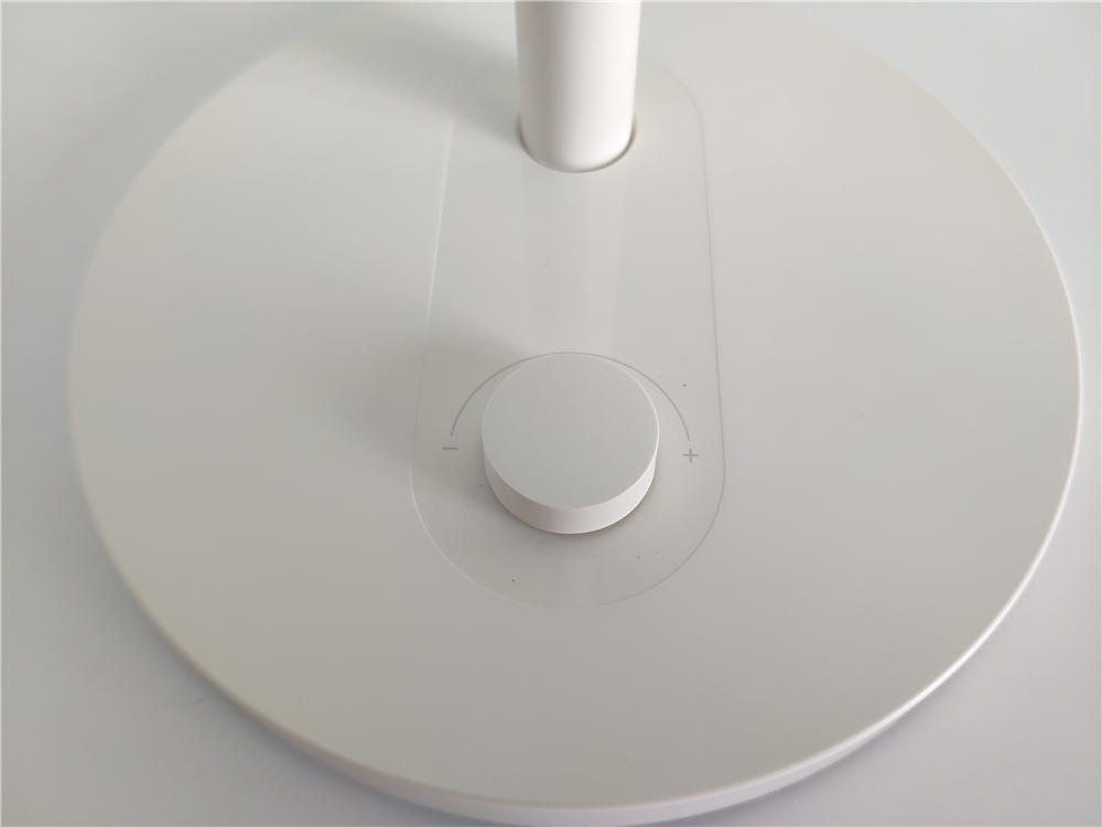 米家台灯经典再升级：全光谱灯珠+Ra95显色+语音可控