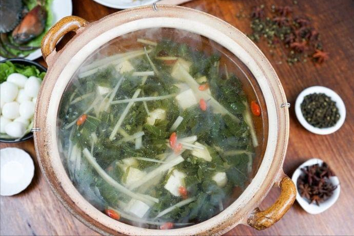 5个“大湾区哥哥”广州开大排档，3菜1汤1600元，能卖出去吗？