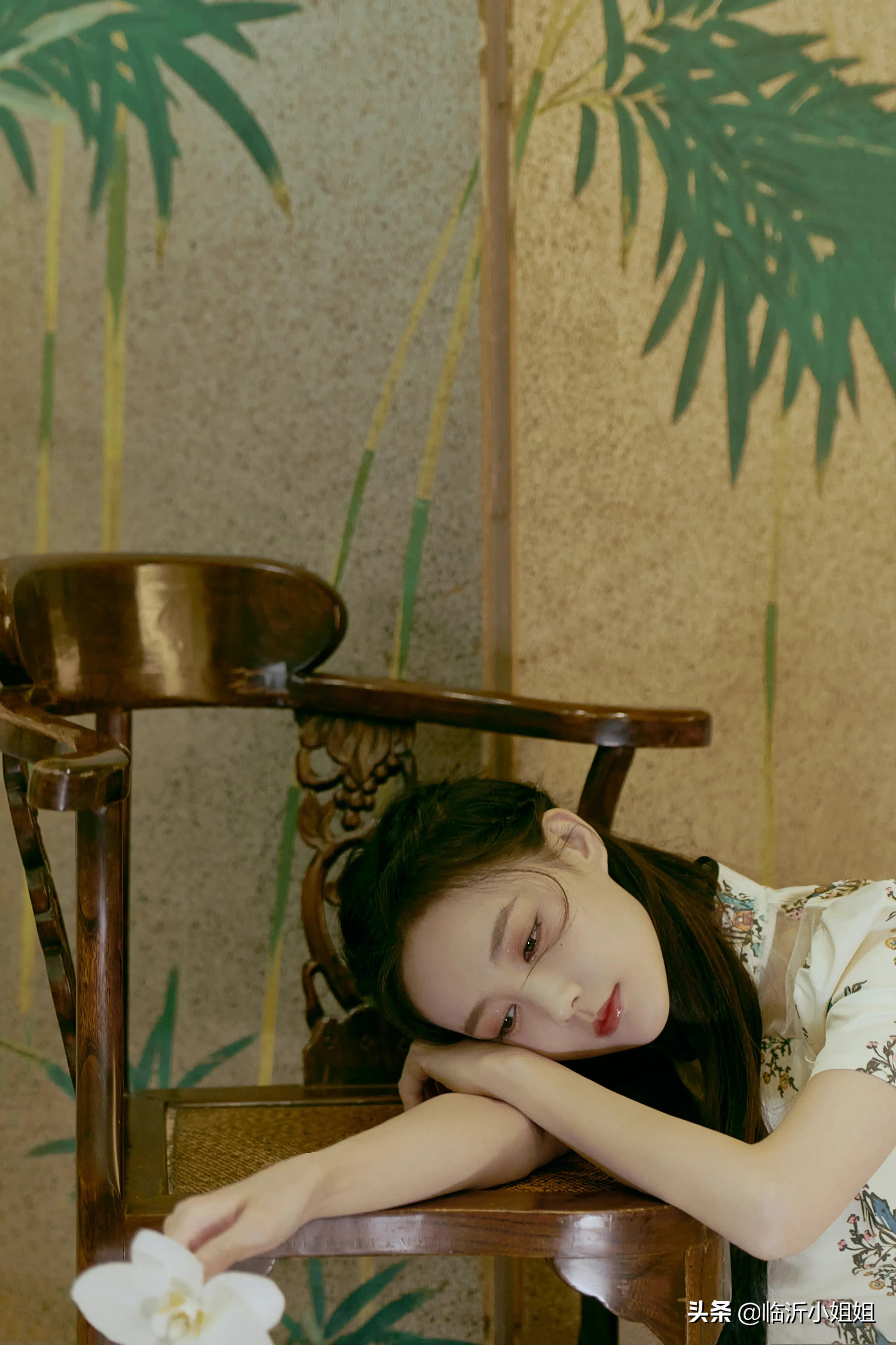 李一桐，出水芙蓉般的美貌少女，柔情似水的气息，美爆啦