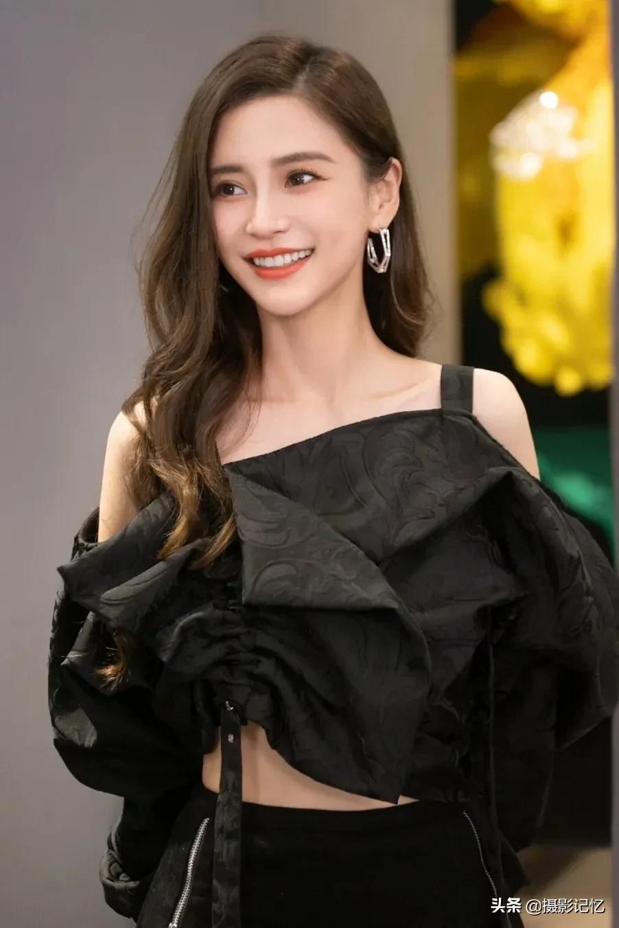 杨颖：俏丽多姿，风姿卓越