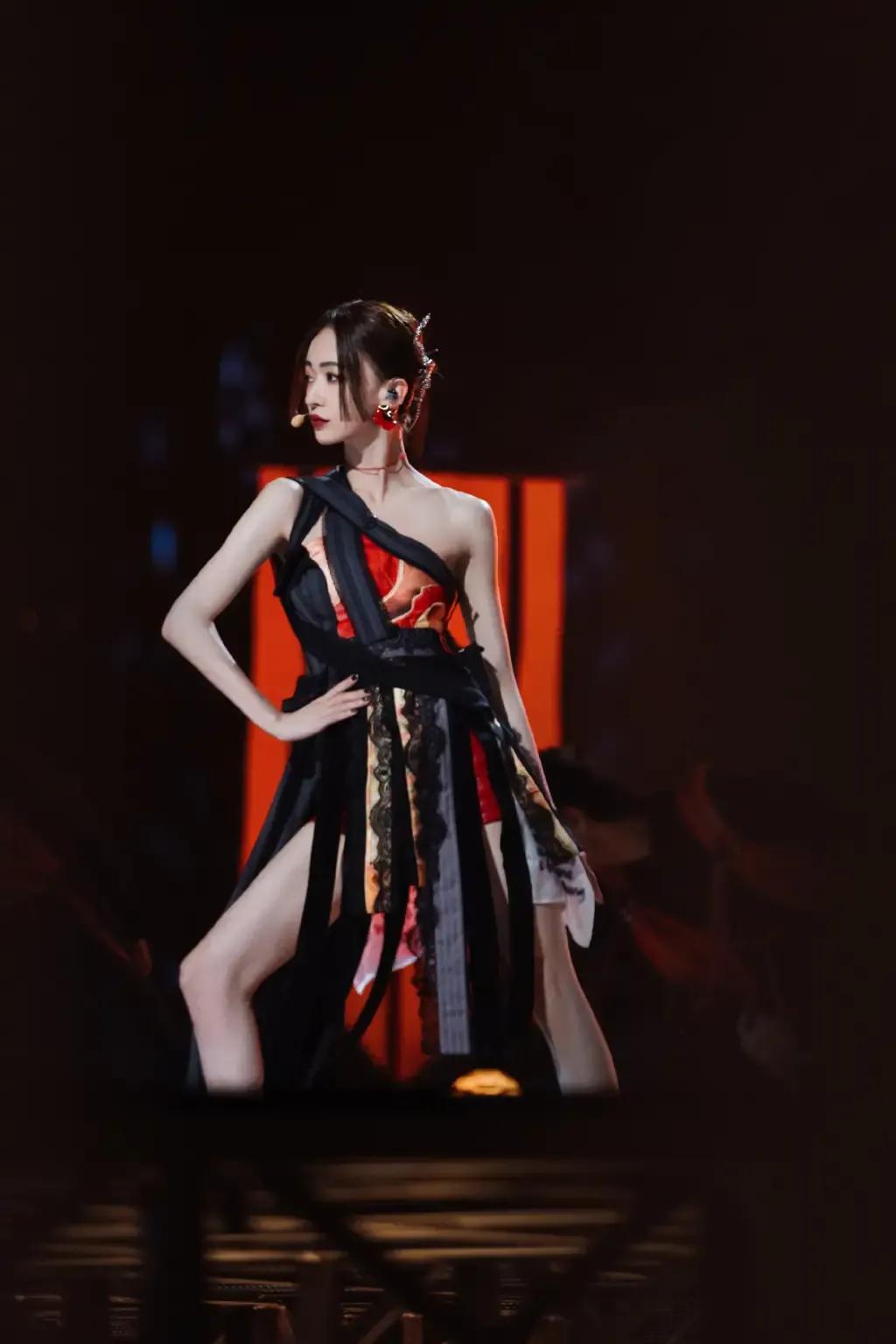 看了浪姐3,才发现吴谨言原来这么美