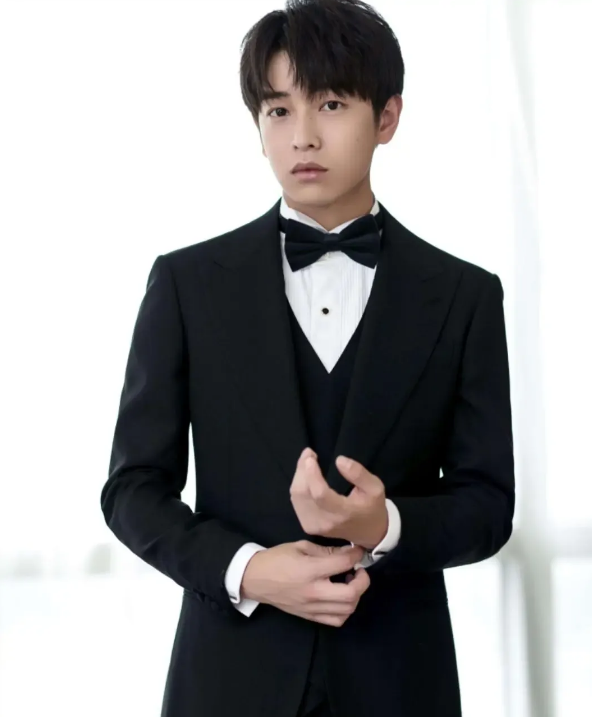 酷图片大全霸气男人(穿西装好看的男星只服这16位) - 赤虎壹号