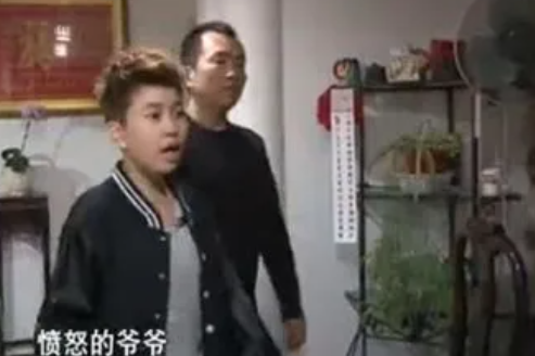 《变形计》里与李宏毅打架，14岁辍学的陈佩雯，如今却整容过度？