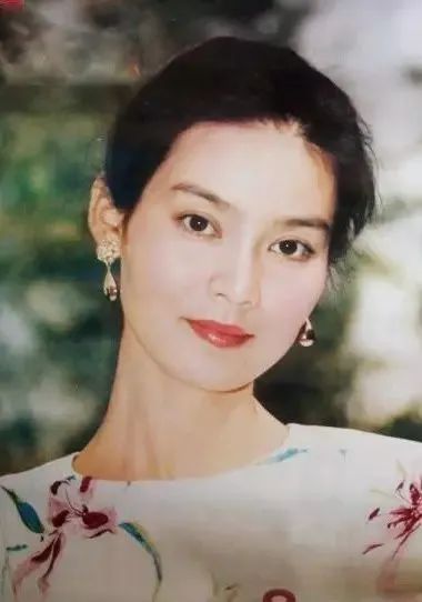 “离婚后至今单身”的10位女星，各有各的心酸，最长的已单身43年