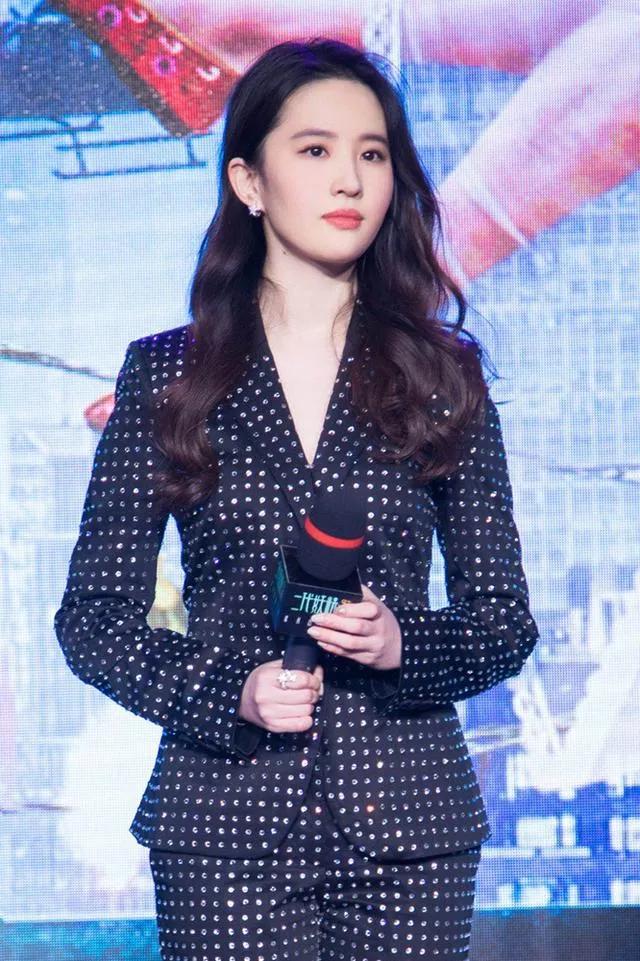神仙姐姐又霸屏了，内娱颜值天花板刘亦菲美图欣赏