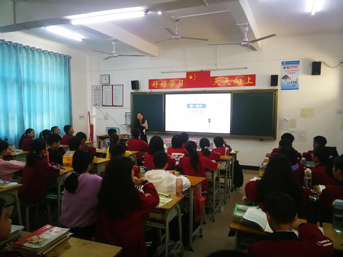 化州市司法局开展《法治进校园》活动