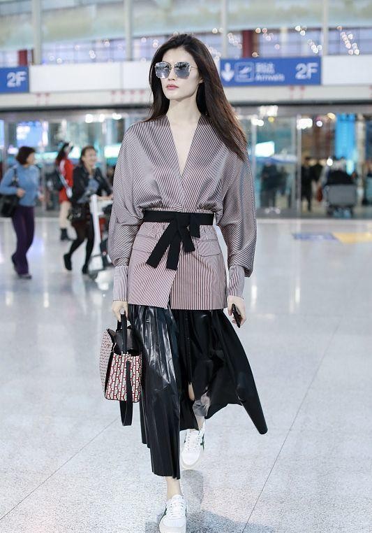 高个子女生这么穿才高级(高个子女生穿衣)