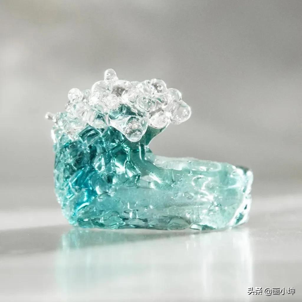 微缩的海浪造型玻璃配饰