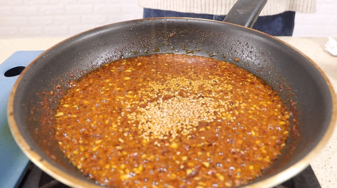 冬天里茄子还能这样吃，往里面打入一个鸡蛋，真香！别不懂吃