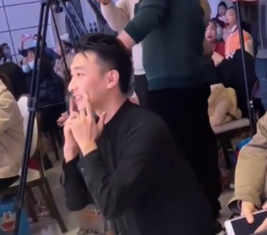 苏州一男幼师火了，“可盐”又“可甜”，笑起来还有两个小酒窝