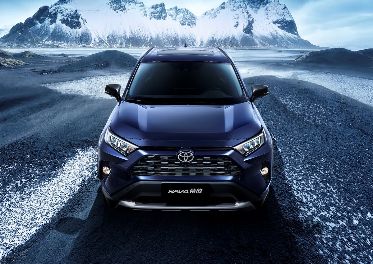 越己 阅世界 一汽丰田RAV4荣放2022款强劲登场