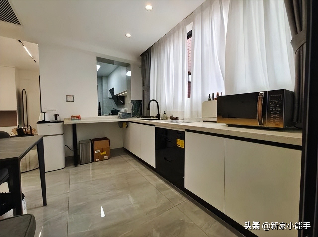 一家三口的新房，花35W装修现代简约风格，坚持电视墙不做造型