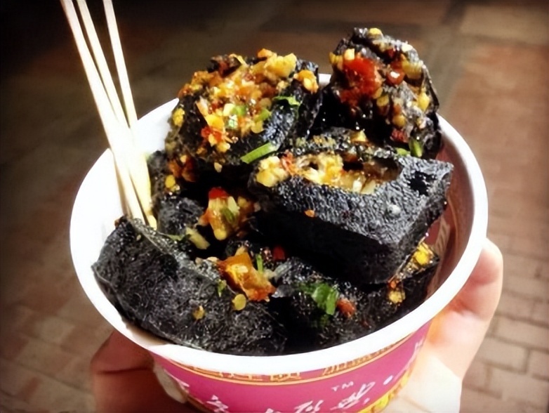长沙美食攻略（如果去长沙有什么当地特色美食必吃）