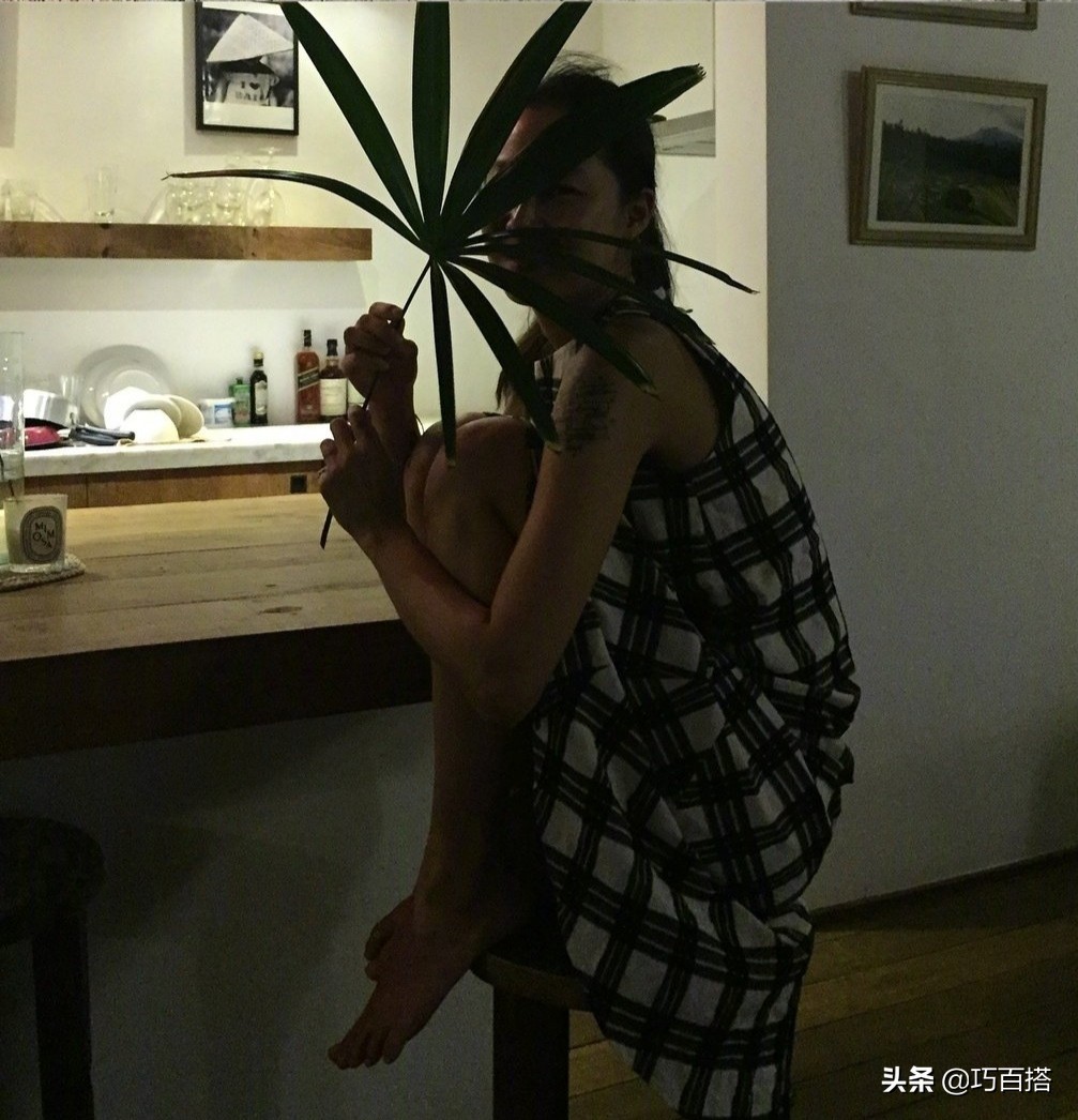 孔孝真这波操作属实赢“麻”了！私服穿搭慵懒随性，一点不显老