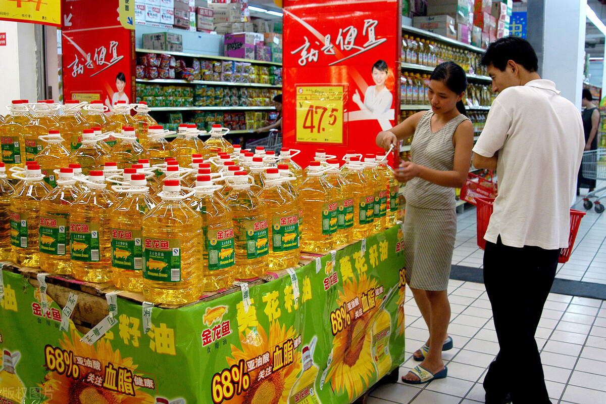 买食用油，不是越贵越好，认准桶上“3行字”，买到营养健康好油