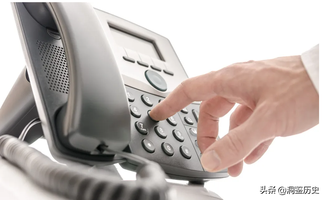 211大学高材生消失22年，被找到时仍蜗居出租屋，靠网络兼职度日