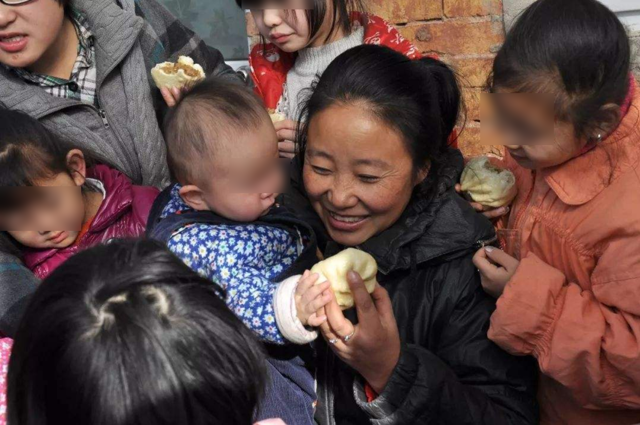 “爱心妈妈”李利娟：22年收养118个孤儿，却利用孩子敲诈2千万