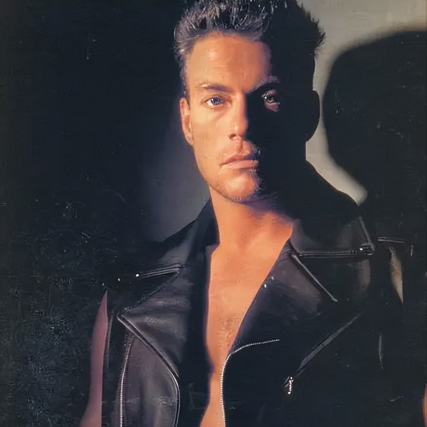 充满力量感的尚格云顿，始终是很多人心中最劲爆的动作巨星