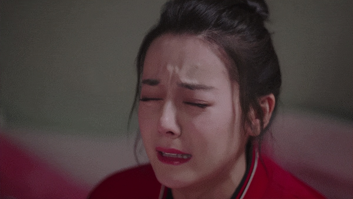 “金鹰女神”迪丽热巴:靠杨幂爆红,工作四年无休,沦为无戏可拍