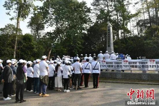 国家公祭日,市民自发悼念丨香港一日